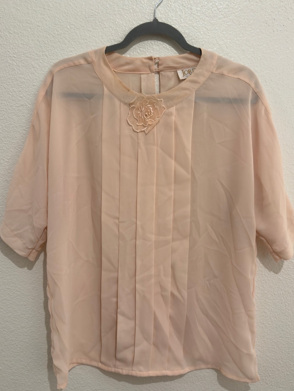 Vintage 80’s Jordan Peach Floral Applique Pleated Short Sleeve Blouse